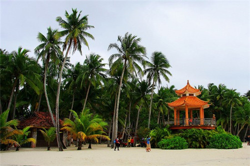 藤县投资炸串哪些项目比较适合新手，加盟老李太太炸串炒饭在藤县开店需要注意些什